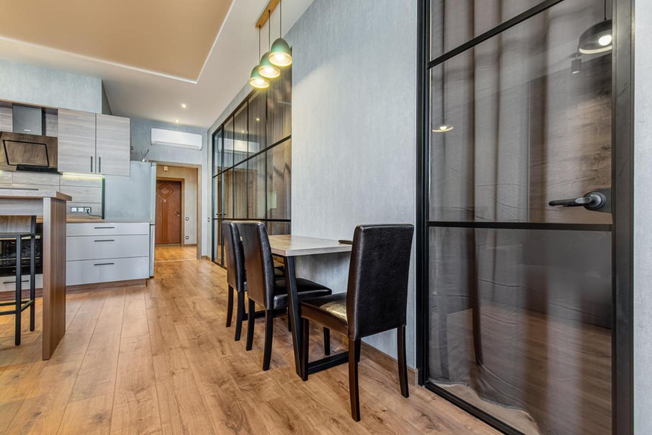 Sea Symphony Wood Style Apartment Odessa Luaran gambar
