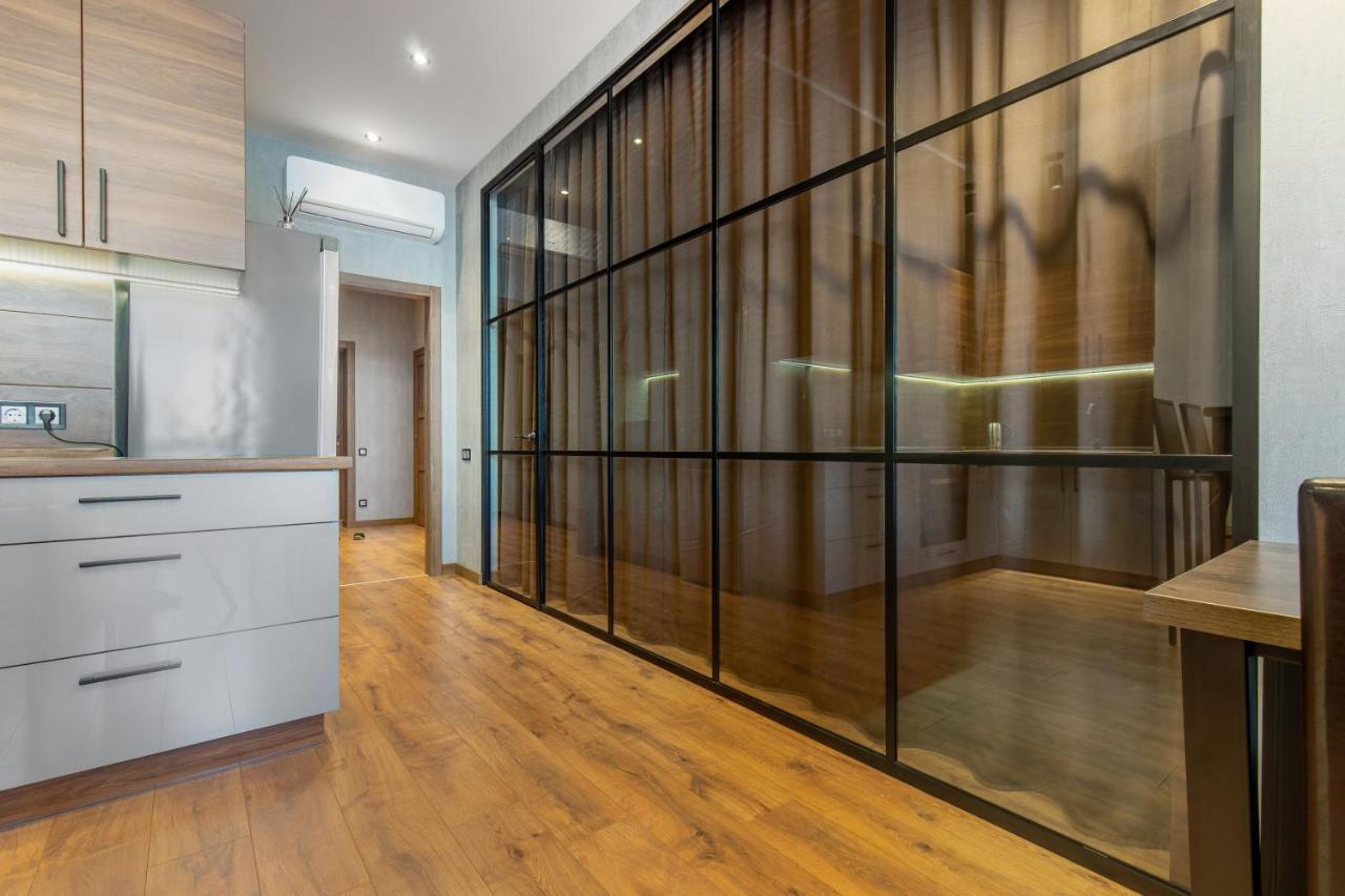 Sea Symphony Wood Style Apartment Odessa Luaran gambar
